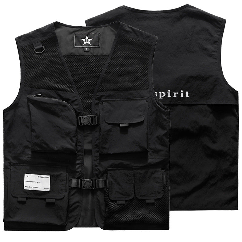 Men's multifunctional utility vest with mesh back, modular pocket arrangement, and click fasteners Mune Fashion