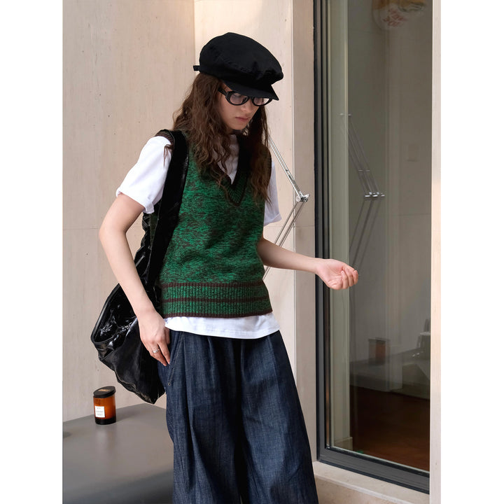 Women's Knit Sleeveless V-Neck Vest with Mélange Structure and Ribbed Hem Mune Fashion