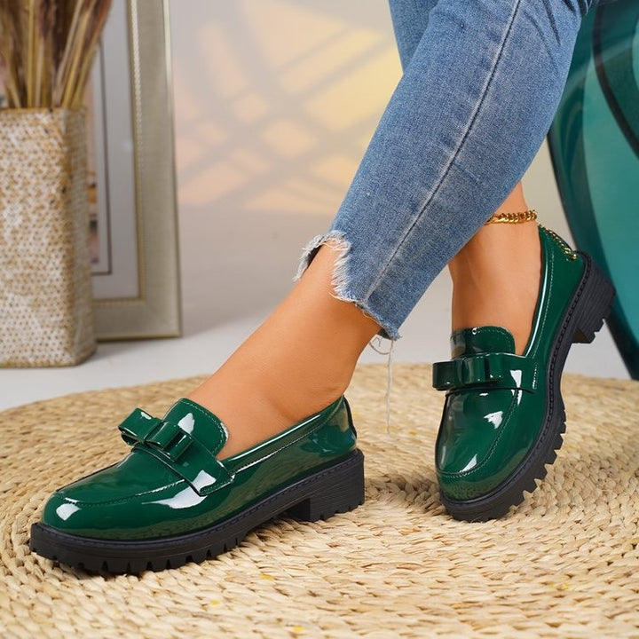 Damen Lack-Loafer mit dekorativem Riemchen und profilierter Gummisohle Mune Fashion