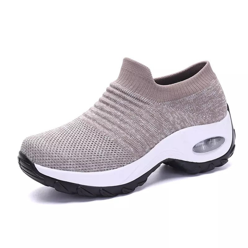 Ladies Slip-On Knit Sneakers with sock-like shaft and air-cushioned platform sole Mune Fashion