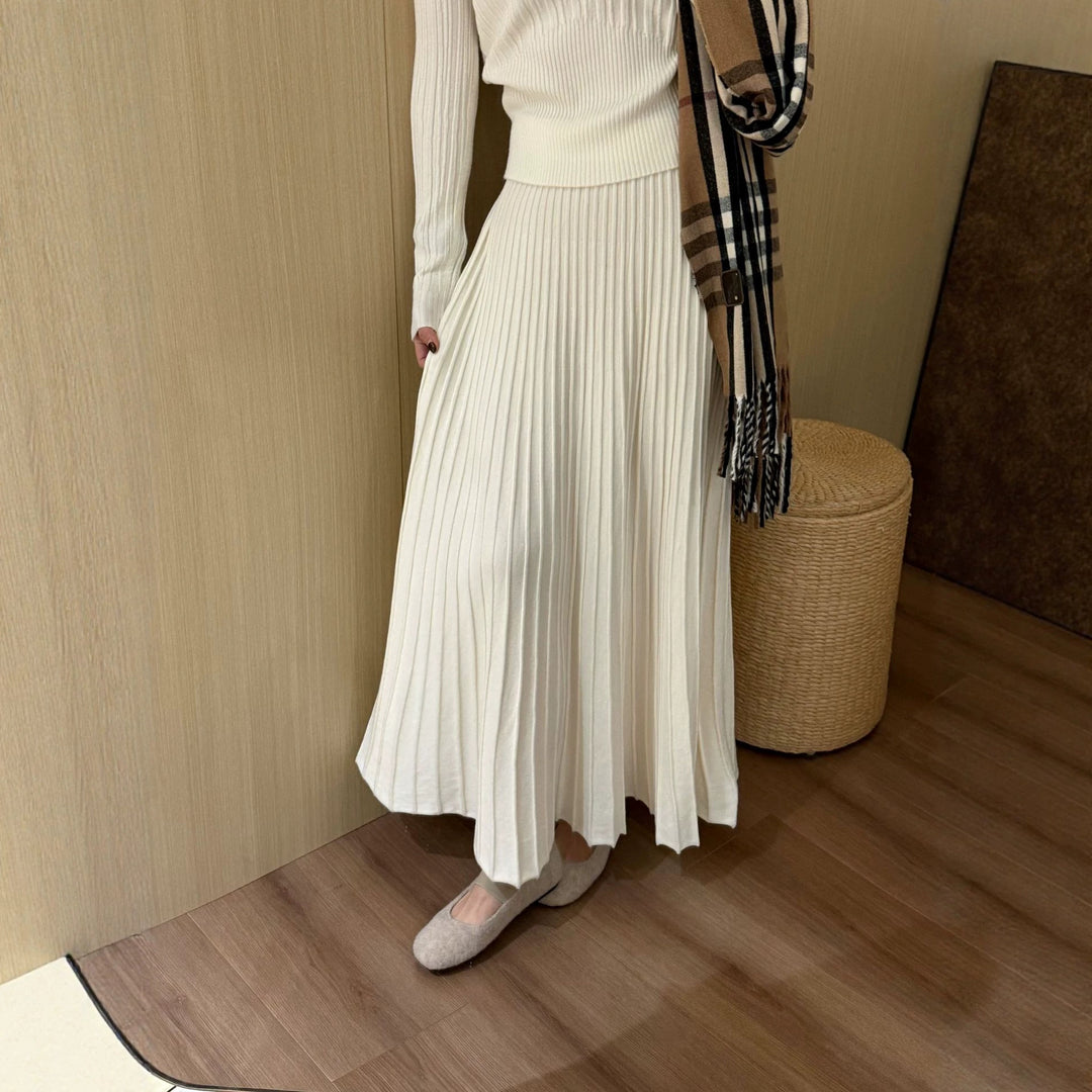 Women's Flowing Midi Skirt with Elegant Pleats Mune Fashion