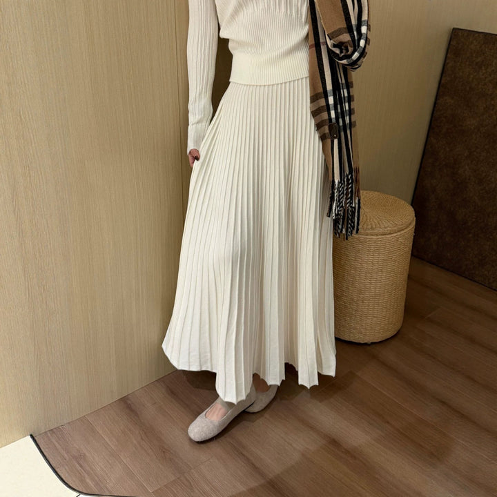 Women's Flowing Midi Skirt with Elegant Pleats Mune Fashion