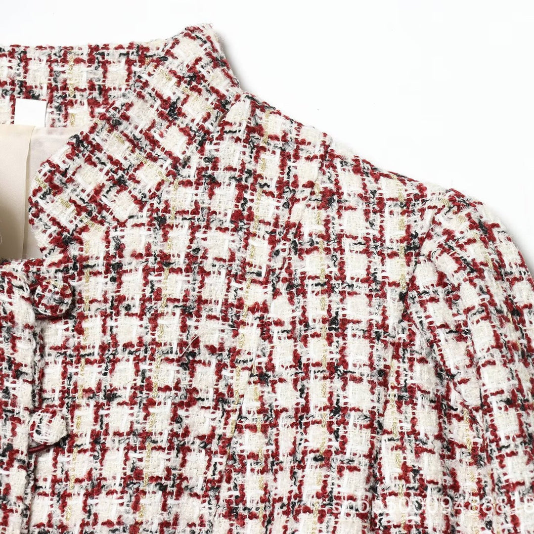 Women's short jacket made of boucle tweed with stand-up collar and faux fur cuffs Mune Fashion