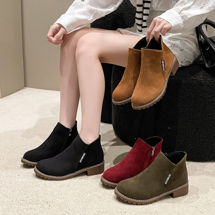 Ladies short zip ankle boot made of suede look with profiled tractor sole system and padded comfort lining Mune Fashion