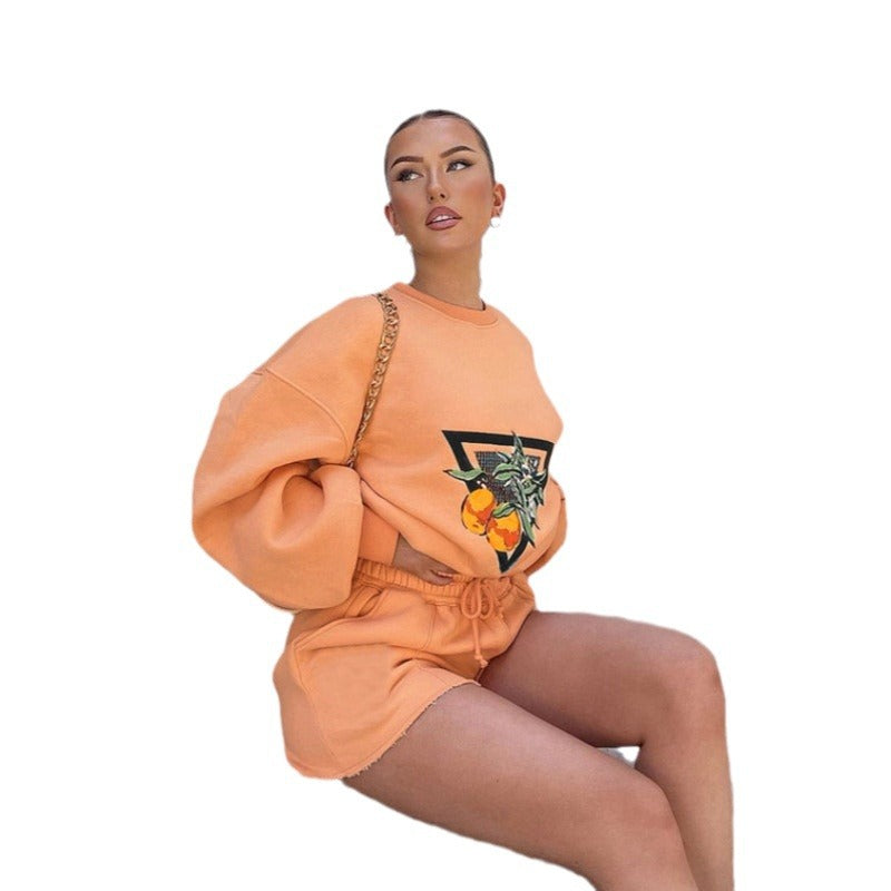 Women's casual set made of sweatshirt with illustrative orange embroidery and fitted high-waist shorts Mune Fashion