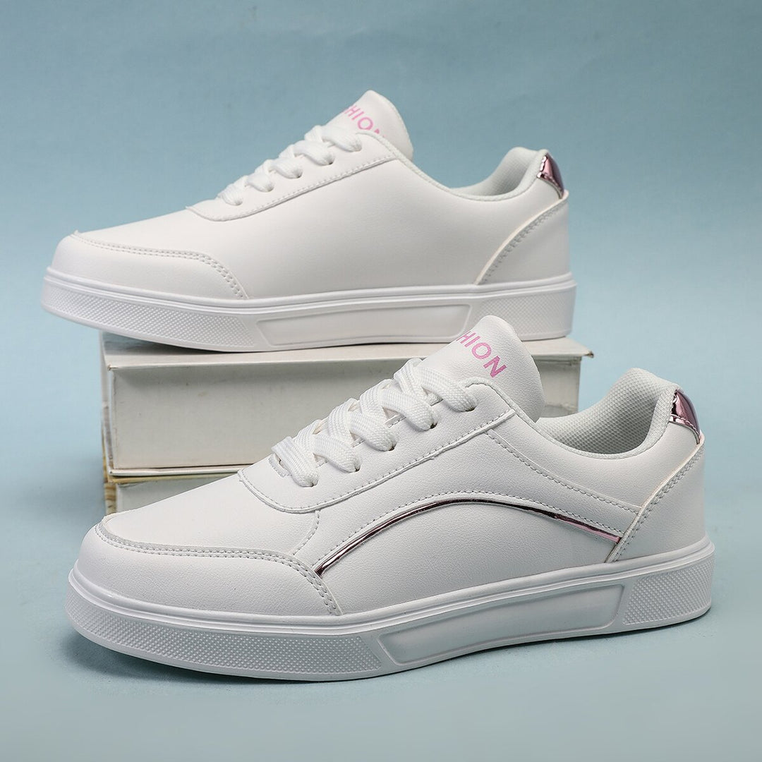 Women's low-cut faux leather sneakers with holographic heel trim Mune Fashion