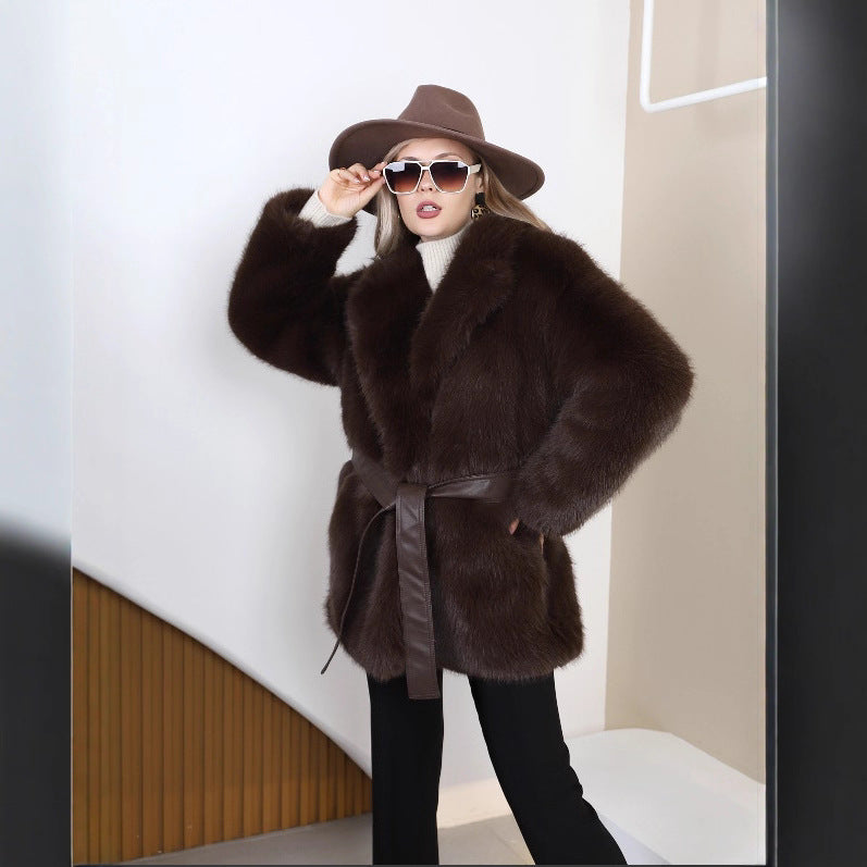 Ladies short coat made of dense high-pile with leather tie belt and wide shawl collar Mune Fashion