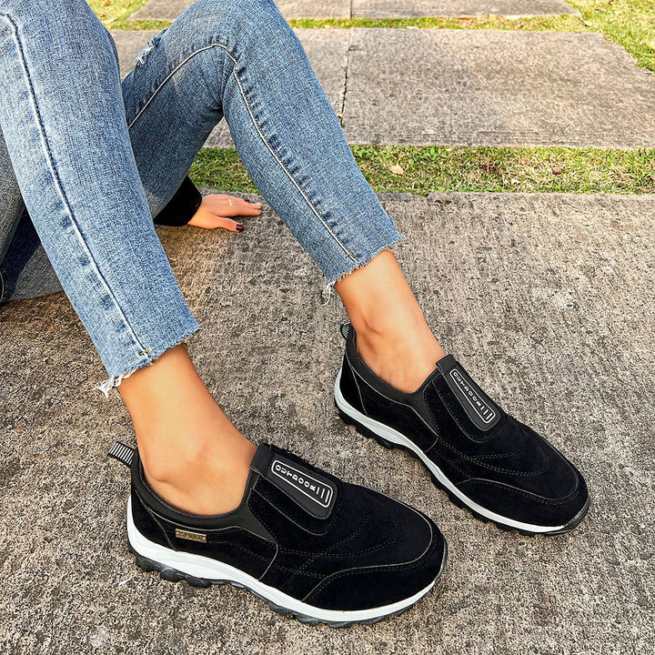 Women's robust Slip-On outdoor sneakers with suede look, elastic shaft, and profiled tractor sole Mune Fashion