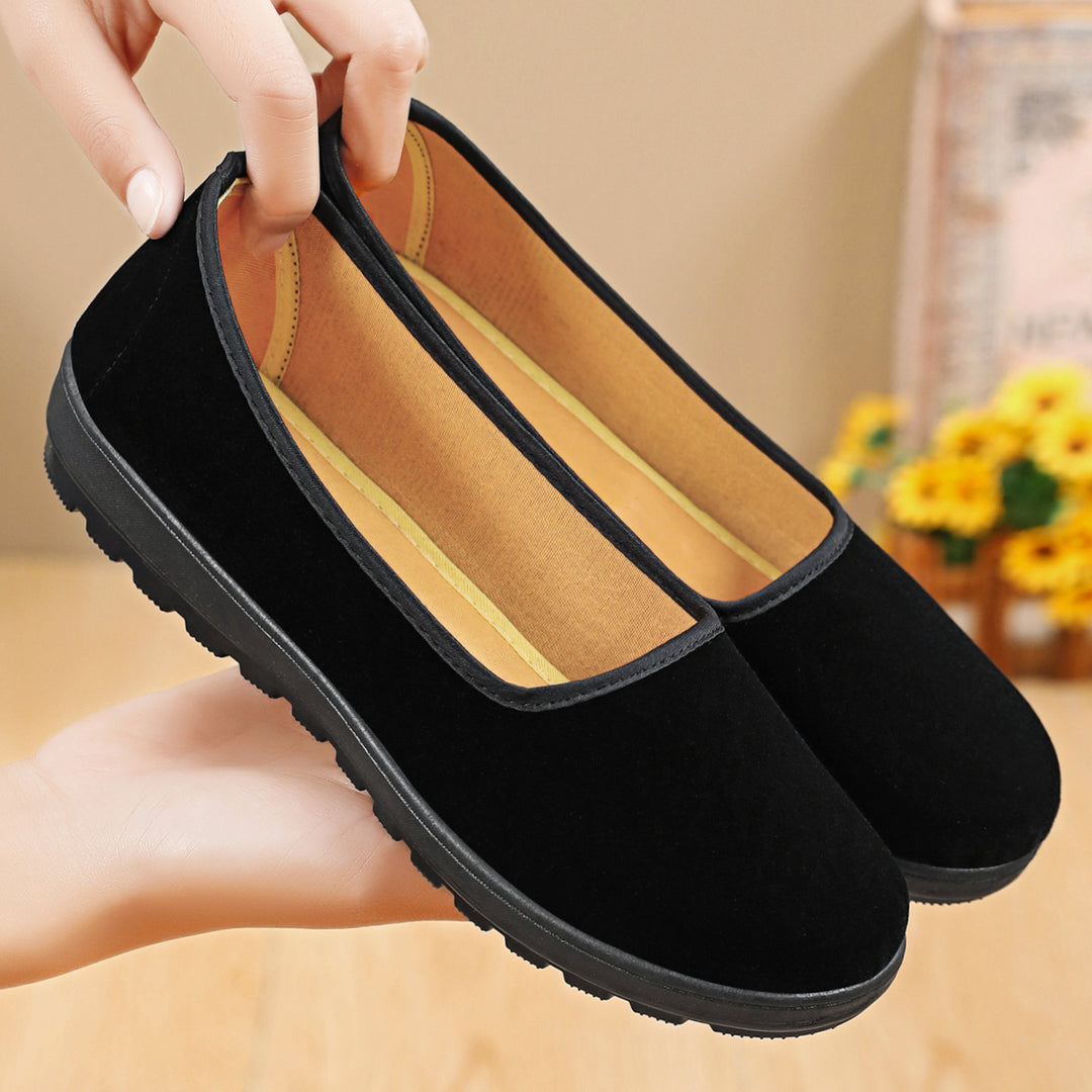 Women's flat velvet ballerinas with cushioned comfort insole and non-slip profiled sole Mune Fashion
