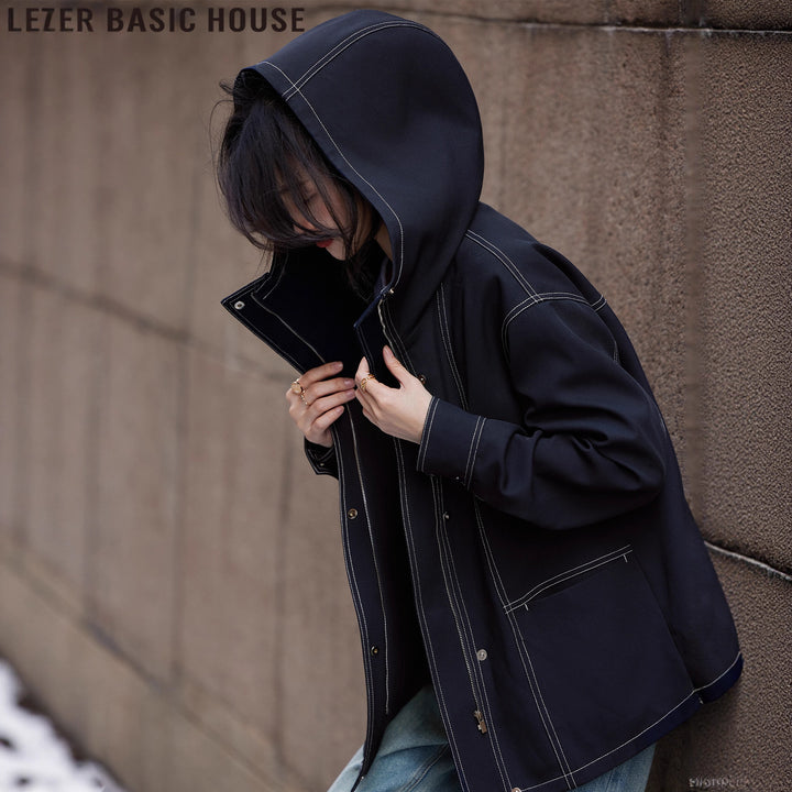 Women's hooded jacket in boxy cut with visible contrast seams Mune Fashion