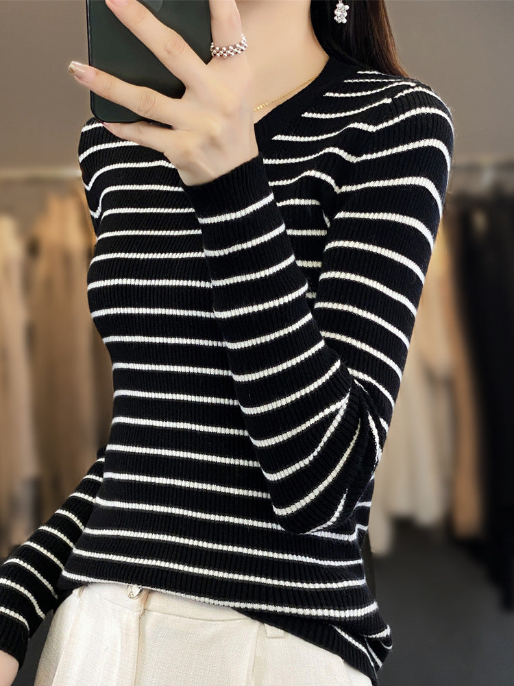 Ladies slim-fit fine-knit sweater with subtle stripe texture and round neck Mune Fashion