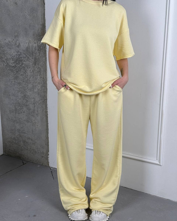 Women wide-cut lounge set with soft sweatpants and boxy T-shirt Mune Fashion