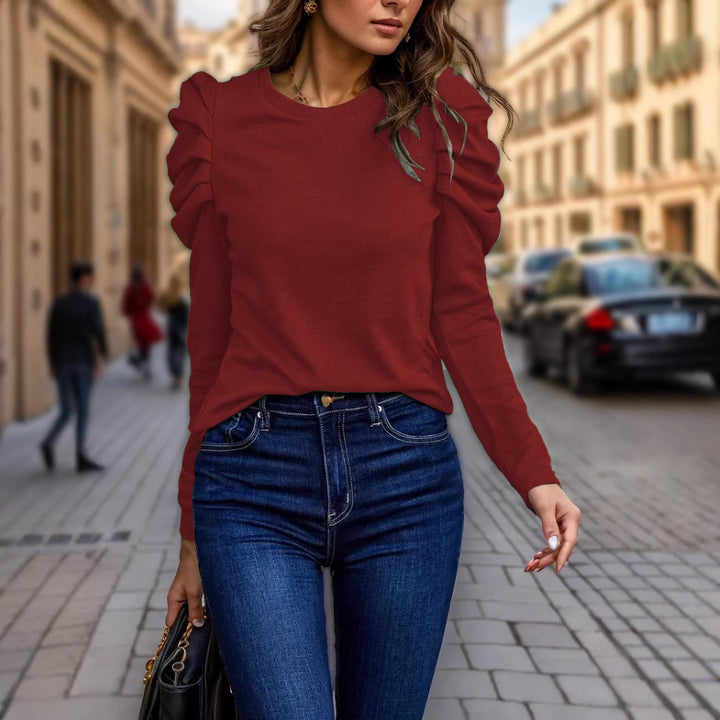 Women's long sleeve shirt with tiered gathering at the shoulders and tailored cut Drune