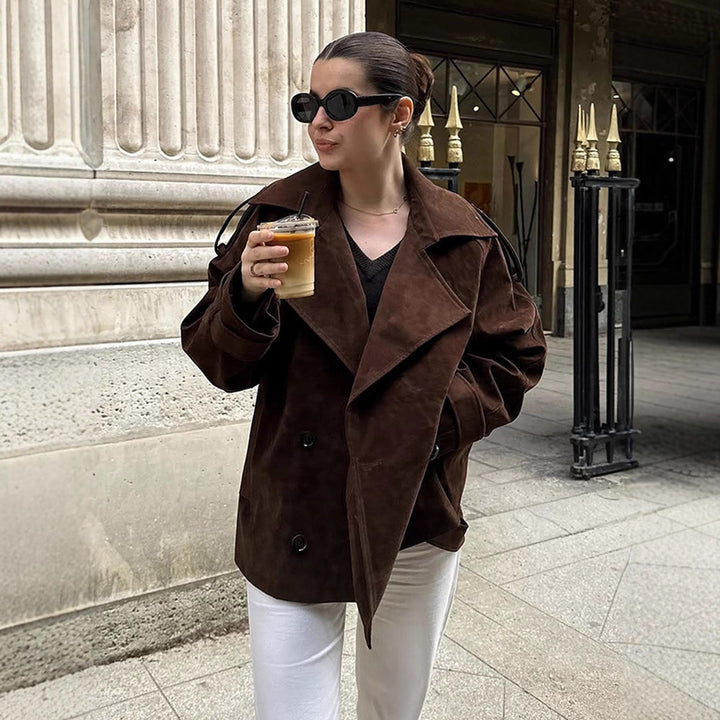 Women's short trench coat in suede look with wide lapels and boxy silhouette Mune Fashion