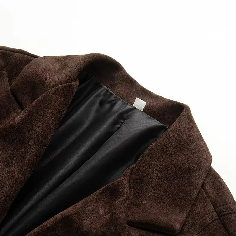 Women's tailored velvet-look blazer with princess seams and flap pockets Mune Fashion