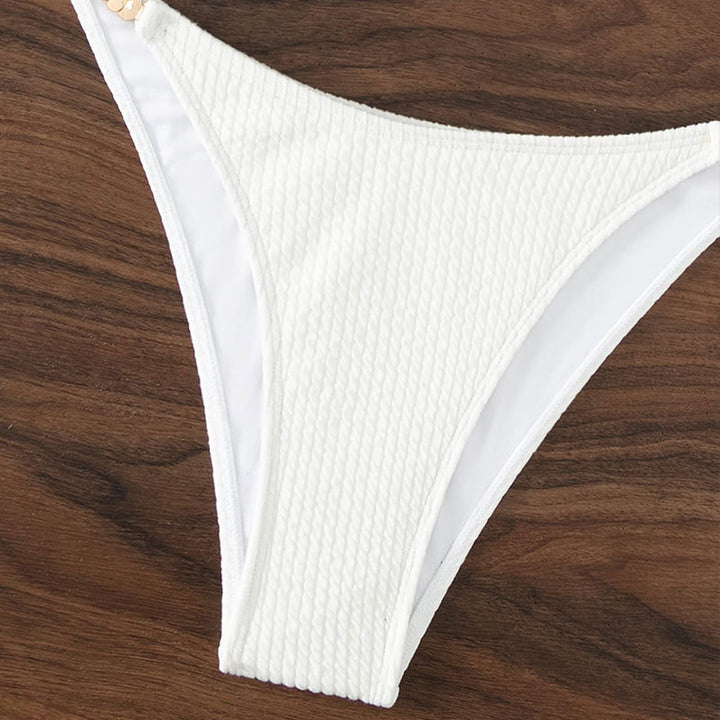 Women's bandeau bikini with elegant ruffle design and adjustable straps Mune Fashion