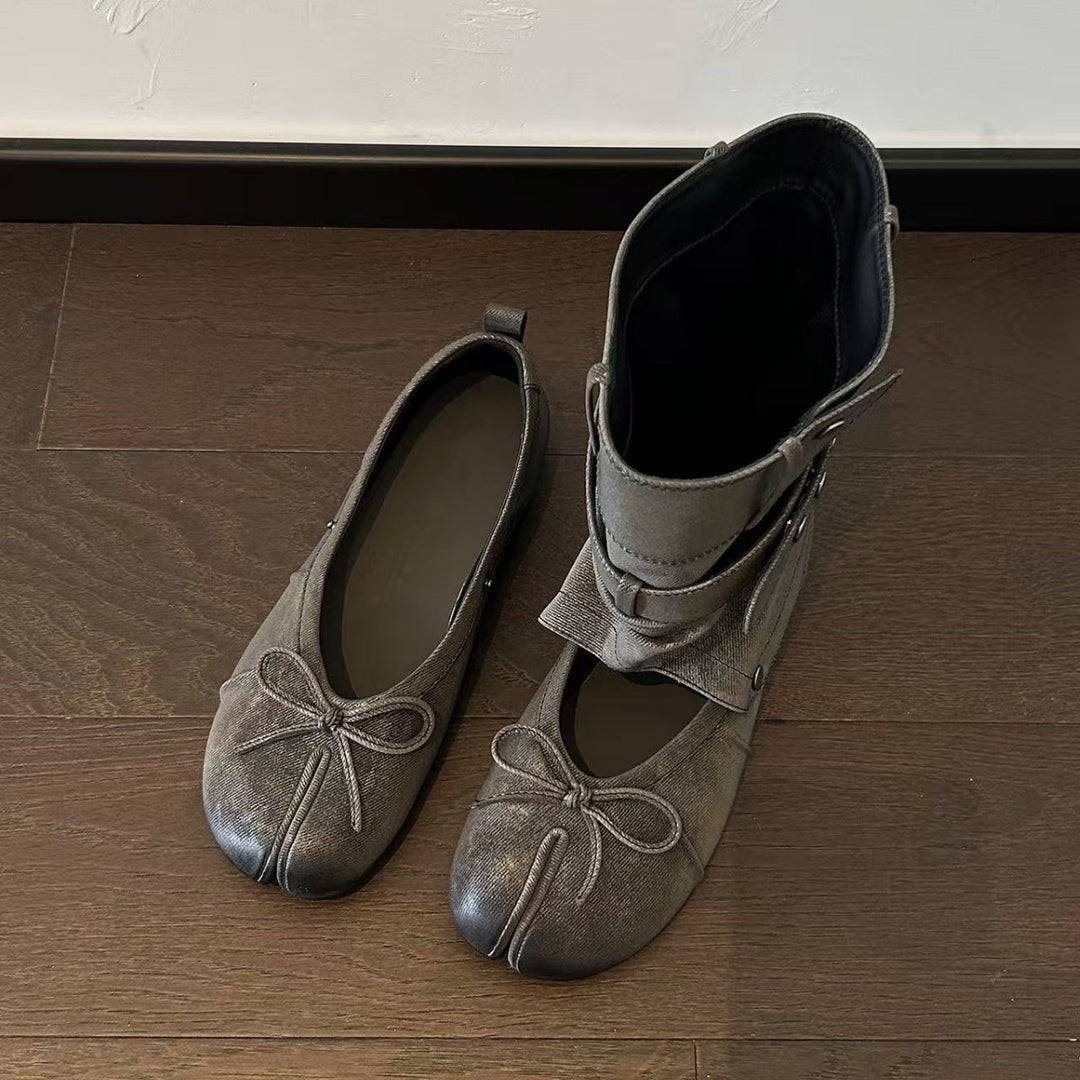 Women's Tabi-inspired suede ballet flats with toe cap seam and bow detail Mune Fashion