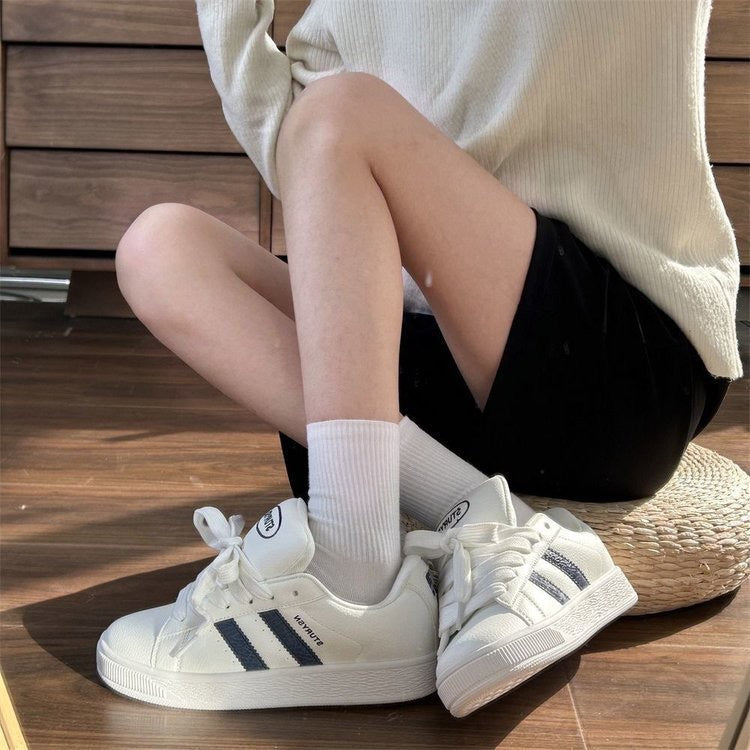 Women's Fashion Sneakers with Stylish Accents and Non-Slip Sole Mune Fashion