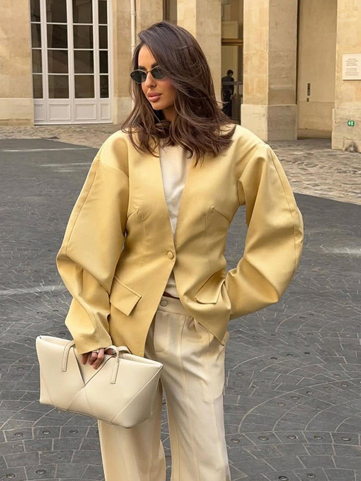 Women's long blazer in boxy cut with sculpted V-neck and voluminous balloon sleeves Mune Fashion