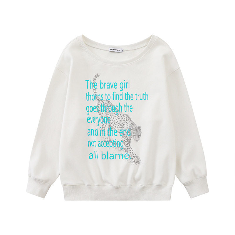 Women's oversized sweatshirt with round neck, typographic statement, and leopard illustration Mune Fashion
