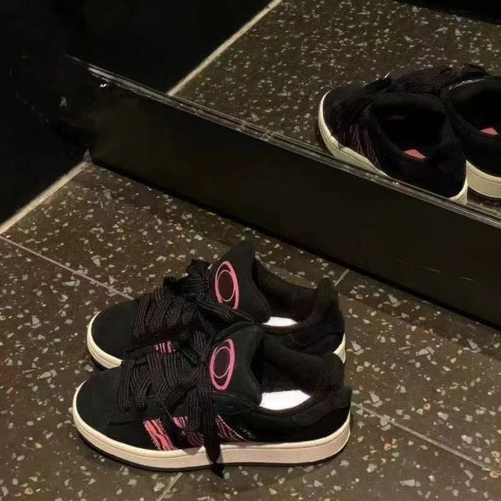 Ladies sporty sneakers with fashionable accent and robust sole Mune Fashion