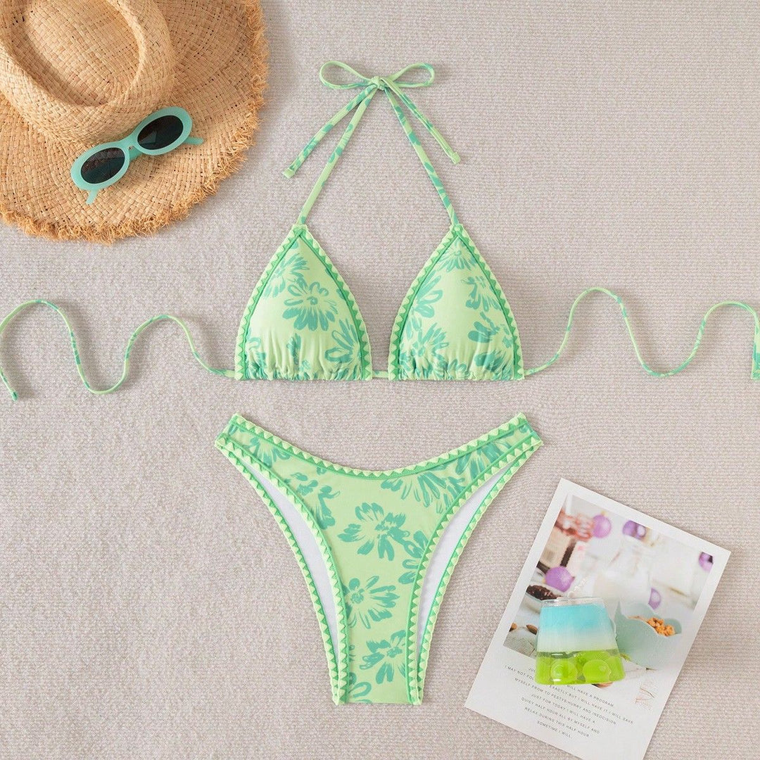 Women Triangle Bikini with Playful Floral Pattern Mune Fashion