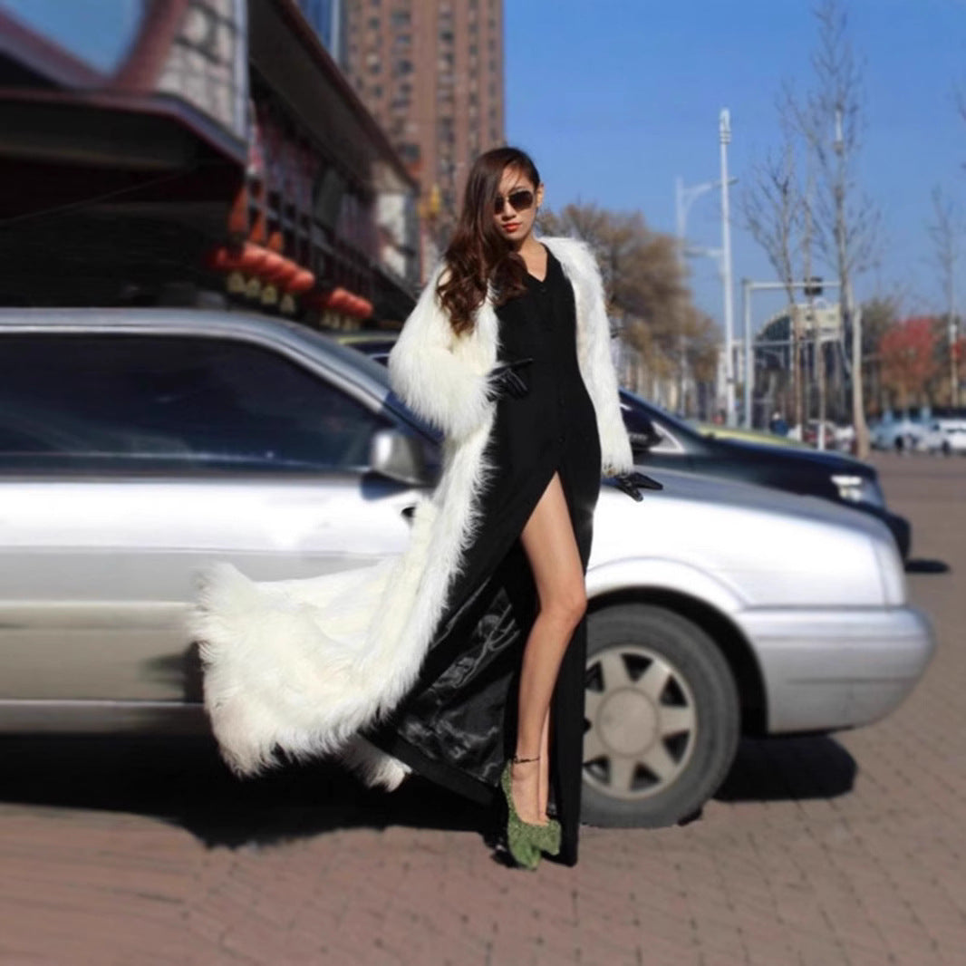 Women's extravagant floor-length high-pile faux fur coat with train and open cut Mune Fashion