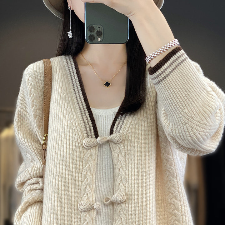 Women's knitted cardigan with cable pattern and decorative knot closures Mune Fashion