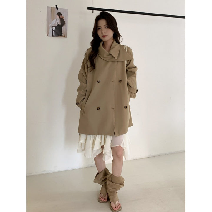 Women’s short trench coat with extra wide lapels, raglan sleeves, and horn button details Mune Fashion