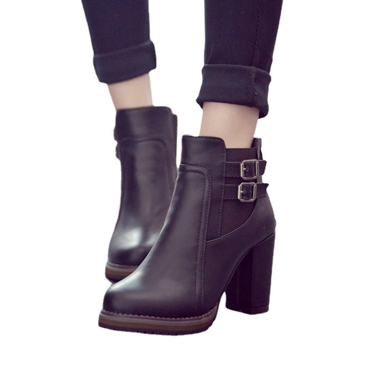 Women's ankle-high ankle boots with high block heel, two adjustable straps and profiled sole Mune Fashion