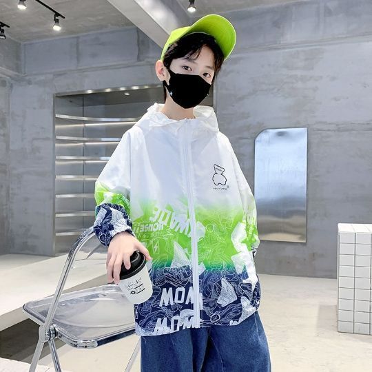 Unisex nan lightweight windproof hoodie jacket with allover graphic print and reflective accents for children Mune Fashion