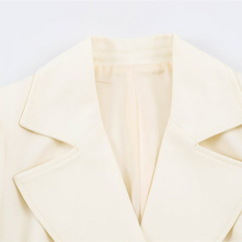Women's short blazer with tailored silhouette and overlapping shawl collar Mune Fashion