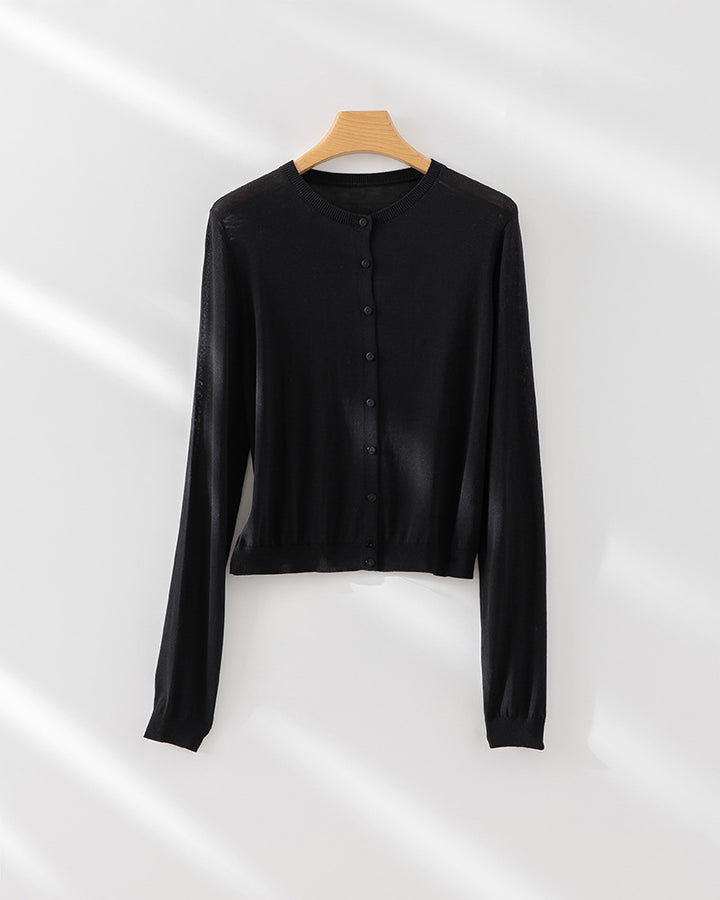 Women's fine-knit cardigan with round neckline and fitted silhouette Mune Fashion