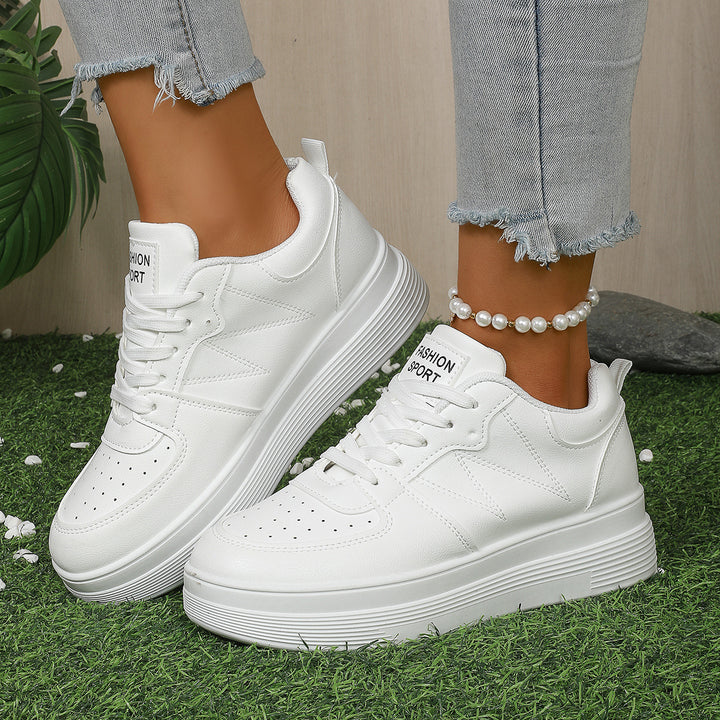Women Chunky Sneaker with raised plateau, perforated toe area and padded shaft Mune Fashion