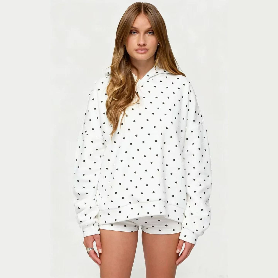 Women's dotted comfort set with hooded sweatshirt, kangaroo pocket and shorts Mune Fashion