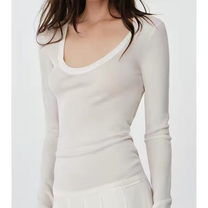 Women's fine knit pullover with deep U-neck and narrow silhouette Mune Fashion