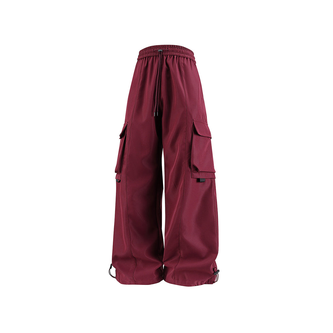 Men's wide utility cargo pants in baggy cut with drawstring waistband, large flap pockets, and adjustable leg hems Drune
