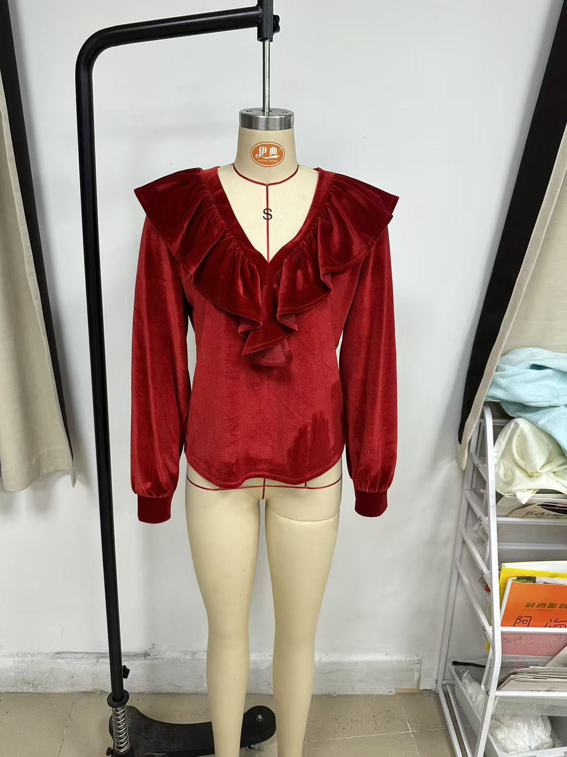 Women Ruffled V-Neck Blouse made of Chiffon with Ruffled Collar and Elastic Cuffs Mune Fashion