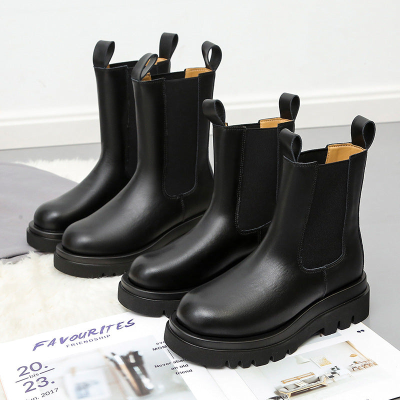 Women's Chelsea boots with elastic insert and distinctive profiled sole Mune Fashion