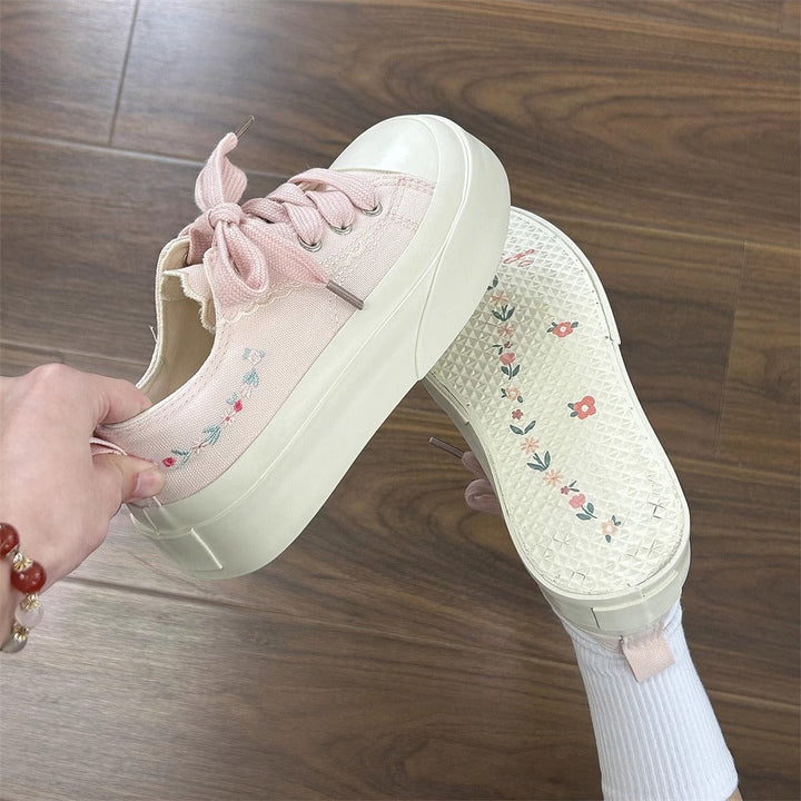 Women's sneakers with playful appliqués and elastic sole Mune Fashion
