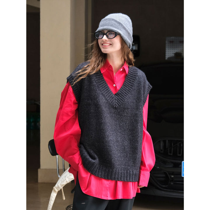 Women's Wide Fluffy V-Neck Knit Vest in Mohair Look Mune Fashion