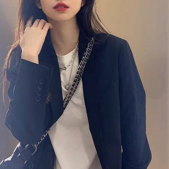 Ladies Elegant Short Blazer with Subtle Structure Mune Fashion