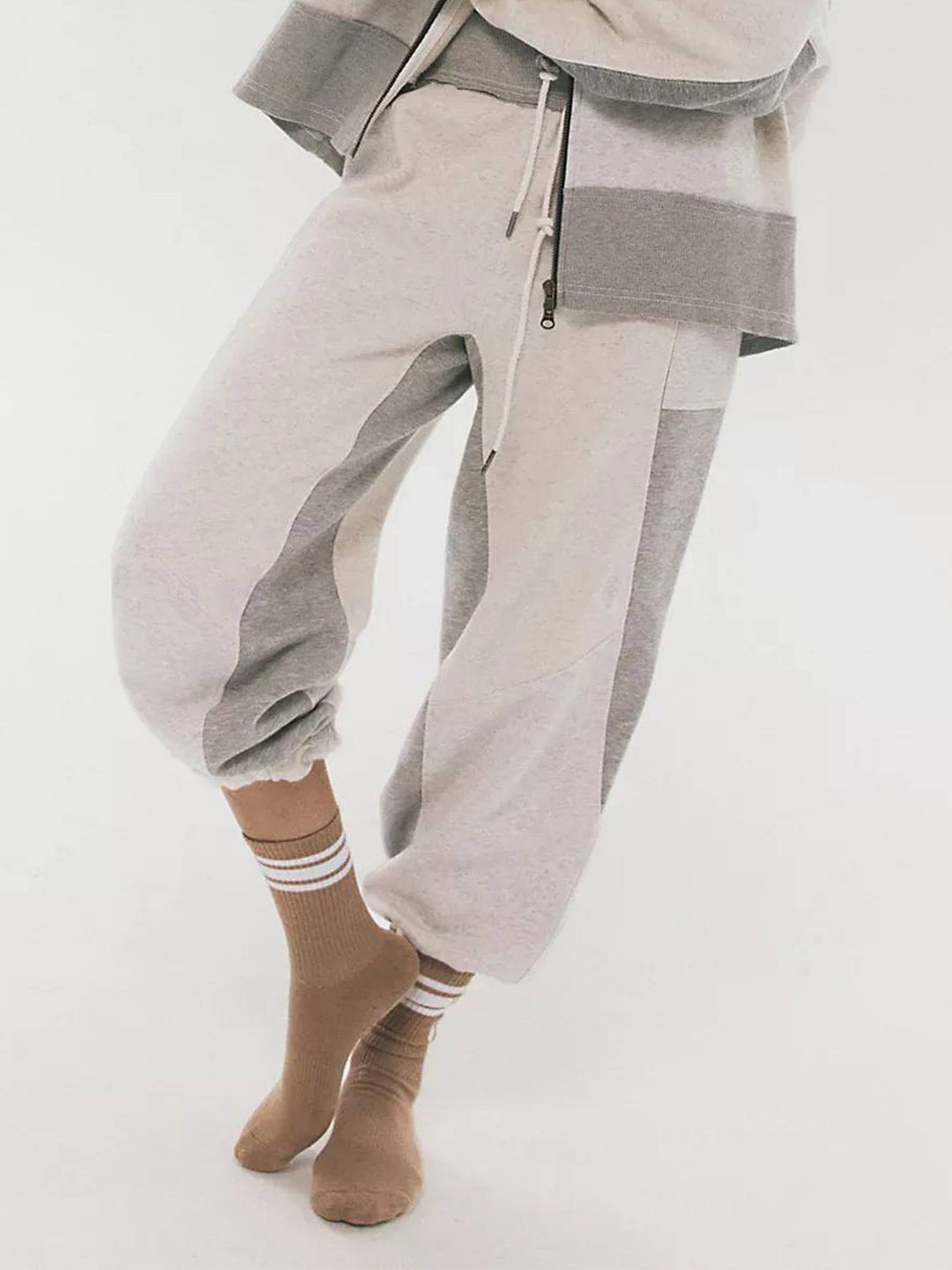 Women's oversized sweatpants in baggy cut with high waistband fit and drawstring Mune Fashion