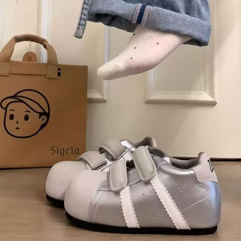 Women Comfortable Sneakers with Double Velcro Closure and Sporty Design Mune Fashion