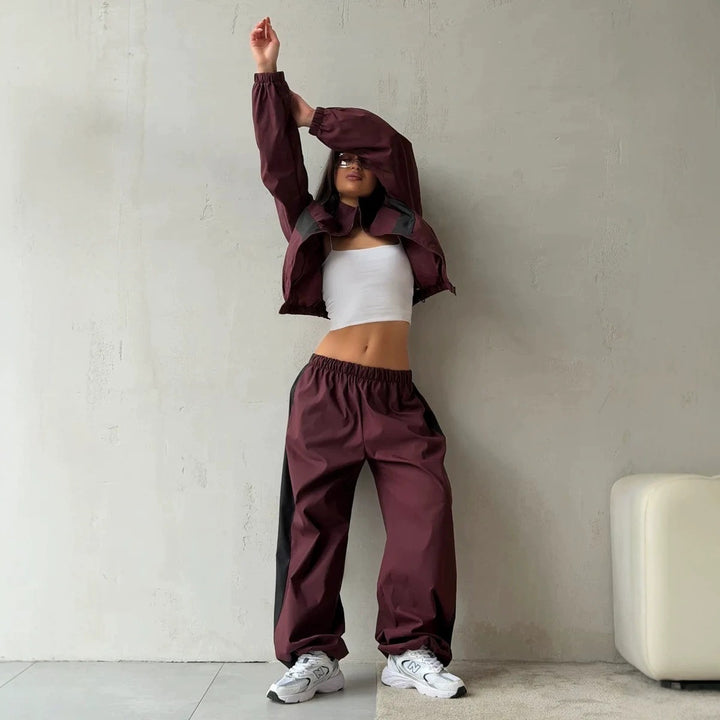 Women Two-Piece Track Set with Cropped Windbreaker and Wide Jogger Mune Fashion