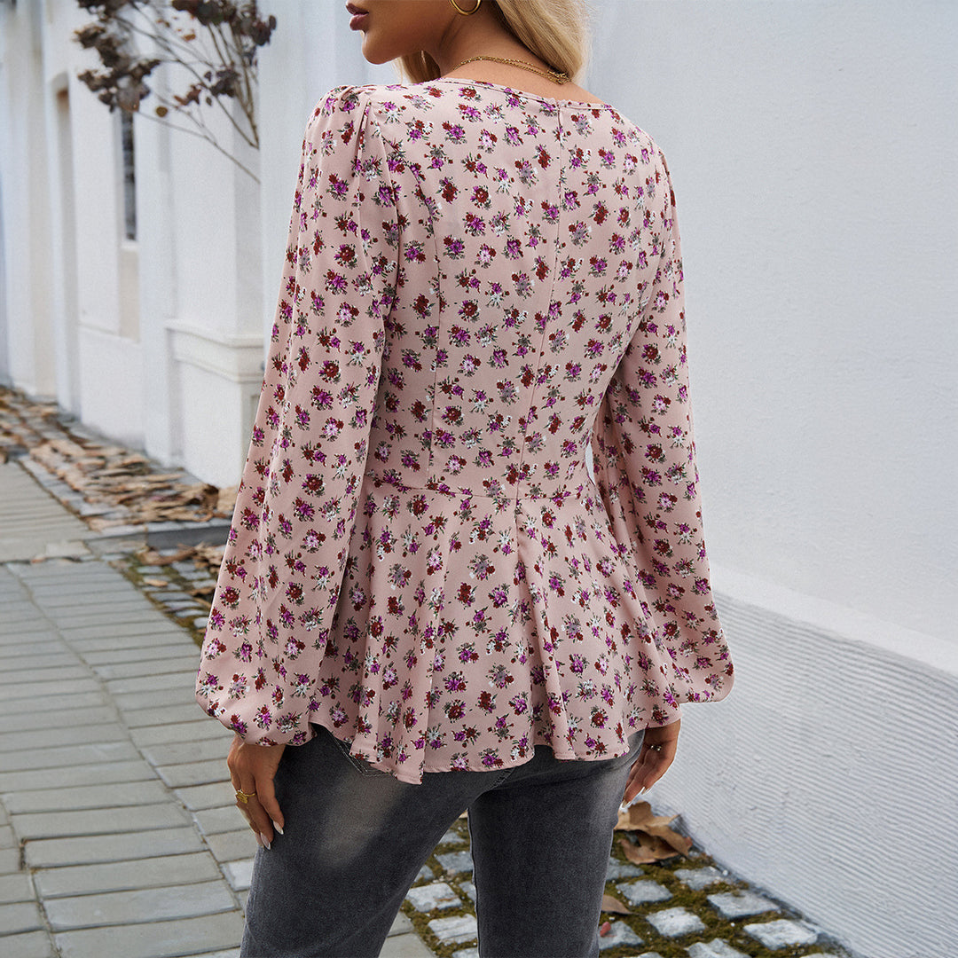 Ladies fitted floral blouse with square neckline, gathering and peplum silhouette Mune Fashion