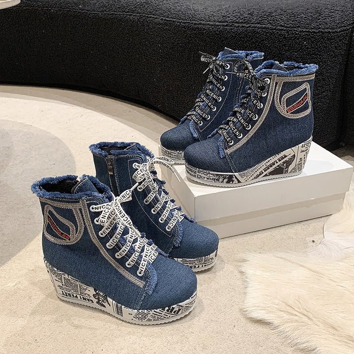 Women's denim wedge ankle boots with platform sole in newspaper print, fringed finish and side zipper Mune Fashion