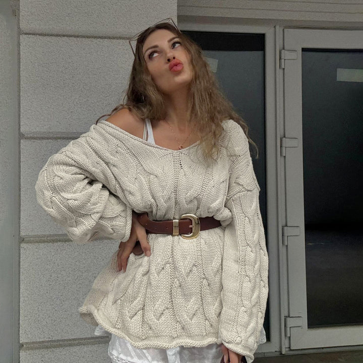 Women's casual oversized knitted sweater with cable pattern and wide V-neck Mune Fashion