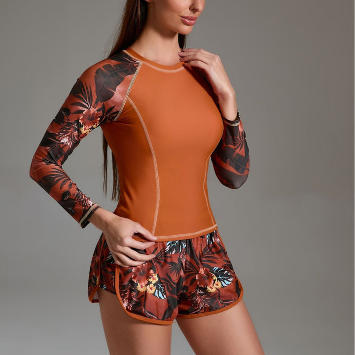 Damen Sportlicher Surf-Look mit langärmligem Oberteil und Shorts Echo Archiv