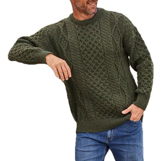 Men's fashionable knitted sweater with cable pattern